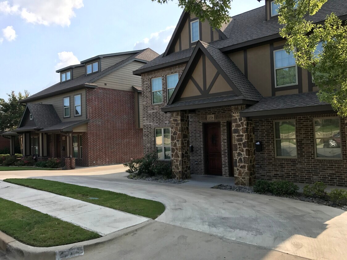 2724 Forest Park Blvd, Fort Worth, TX 76110 Townhome Rentals in Fort