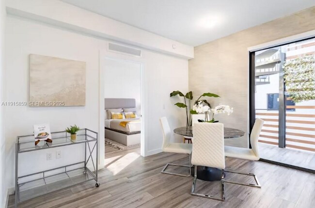 Foto del edificio - 2955 Bird Ave