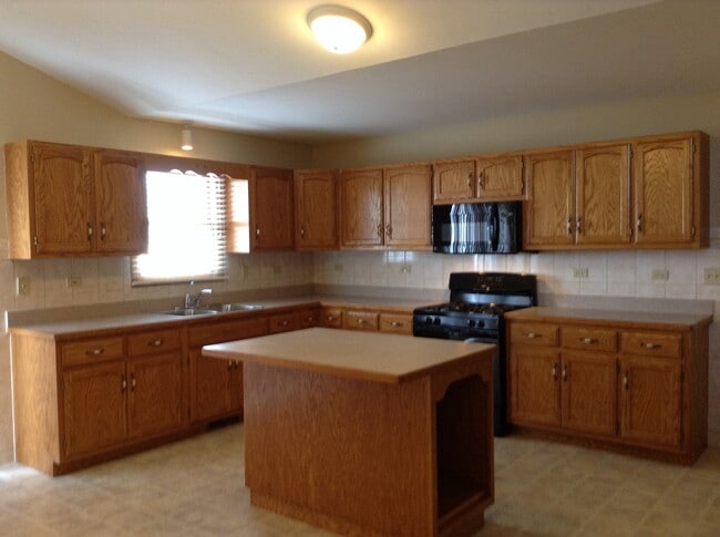 Building Photo - 1805 Cumberland Dr