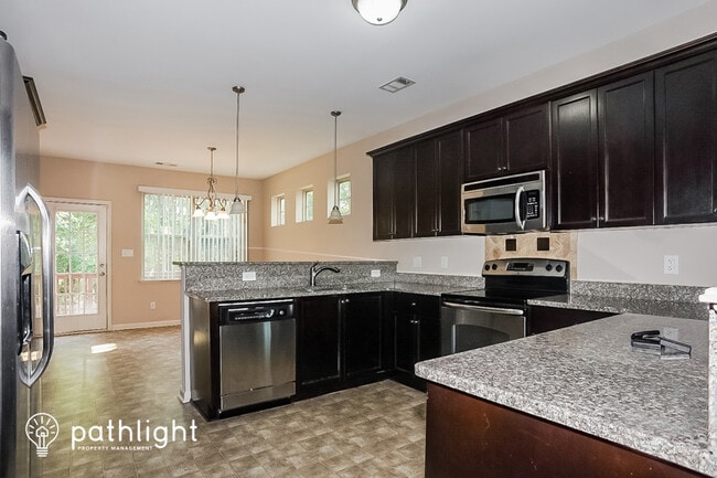 Building Photo - 1422 Collins Dr
