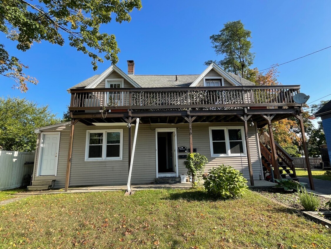 29 Center St Unit 1, Easthampton, MA 01027 Apartments in Easthampton