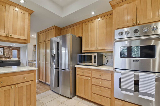 Building Photo - 3408 Lomas Serenas Dr