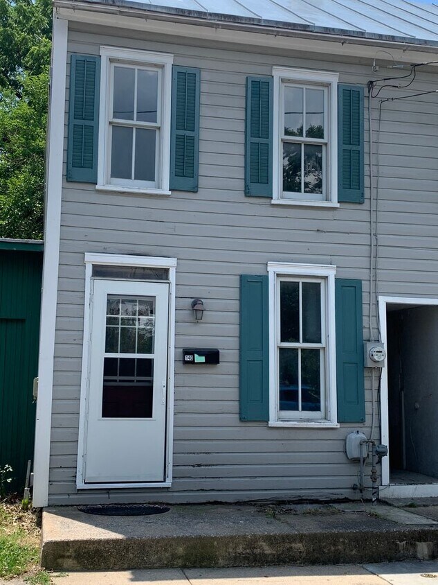 Foto principal - 140-140 E St