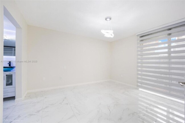 Foto del edificio - 3 bedroom in Hialeah gardens FL 33016