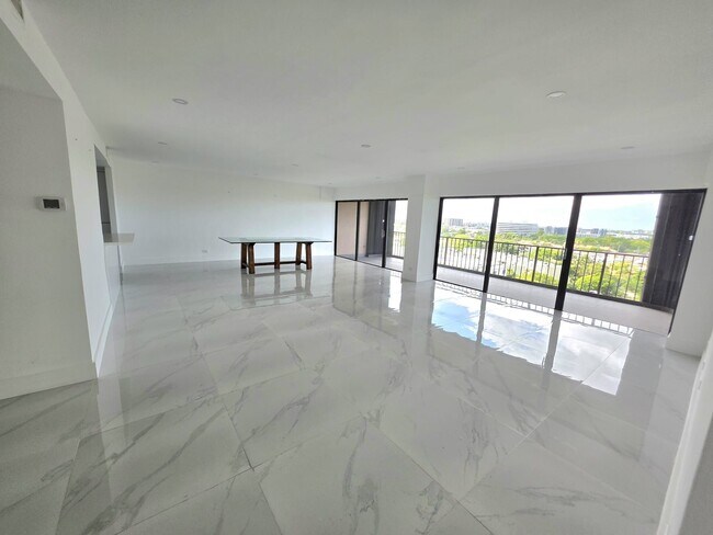 Foto del edificio - 1800 NE 114th St