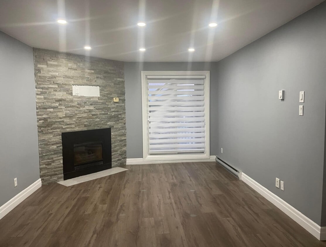 Primary Photo - 144 Conway Dr
