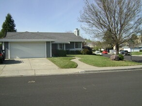 Building Photo - 669 Tipperary Dr