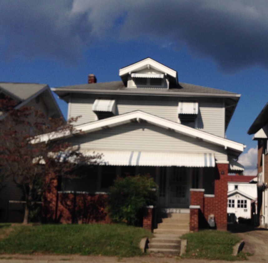 Primary Photo - 1028 Kanawha Blvd W