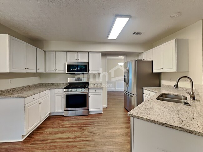Foto del edificio - 555 Fosters Mill Ln NW