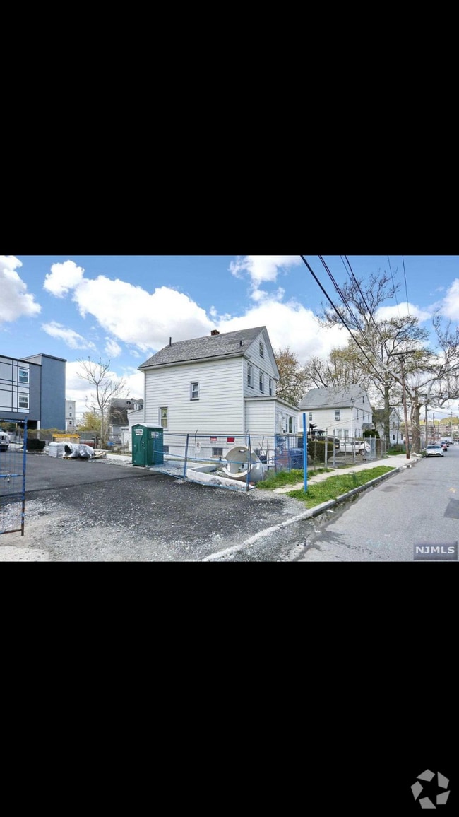 Downtown Hackensack Apartments for Rent with a Yard Hackensack, NJ