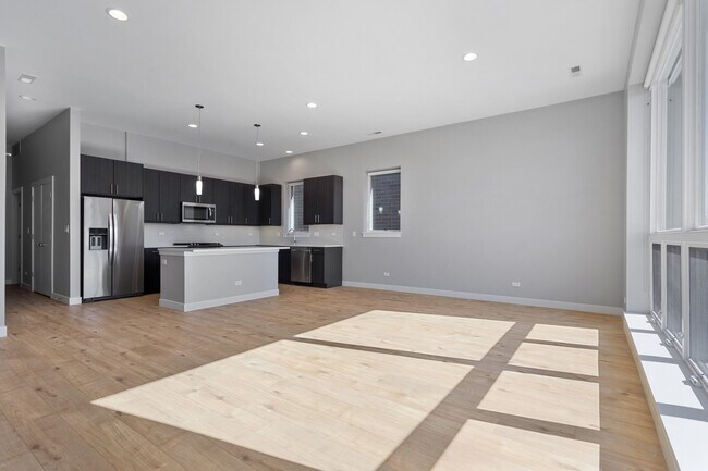 Foto del edificio - 2532 W Addison St