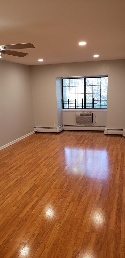 Primary Photo - 2 Elmwood Park Dr