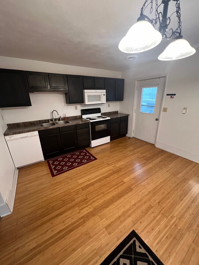 Building Photo - 10527 Daisy Hill Ln
