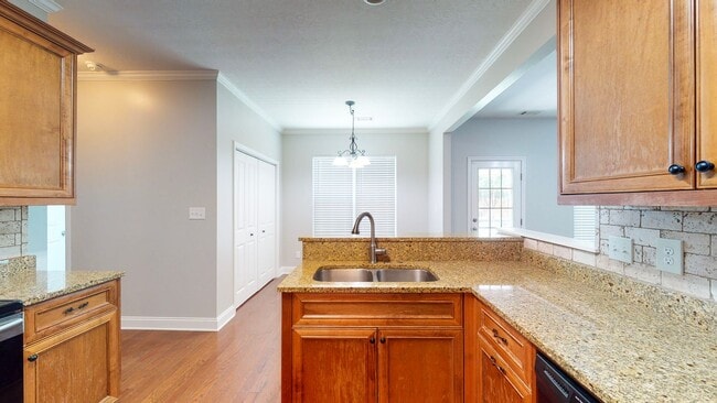 Building Photo - 4004 Ellington Dr