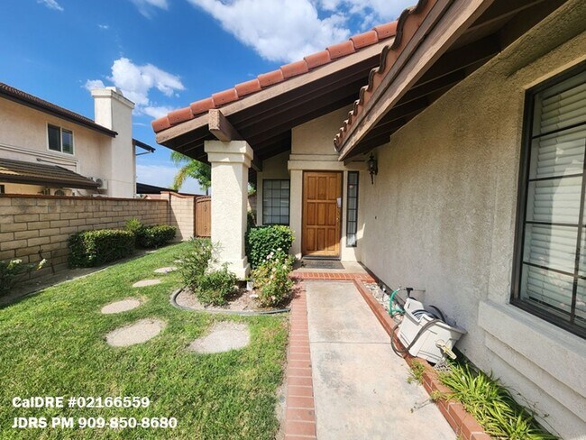 Foto del edificio - Walnut 4 Bedroom Home