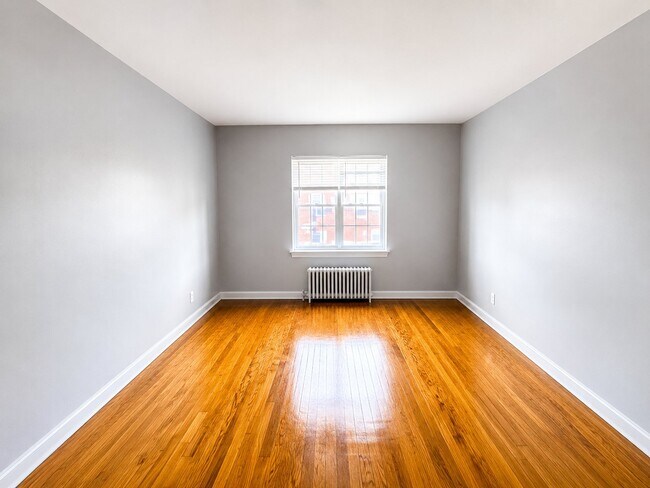 Foto del edificio - 4345 Matson Ave