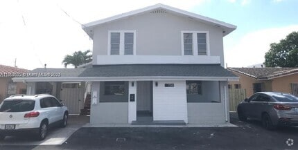Building Photo - 736 NW 22nd Ct