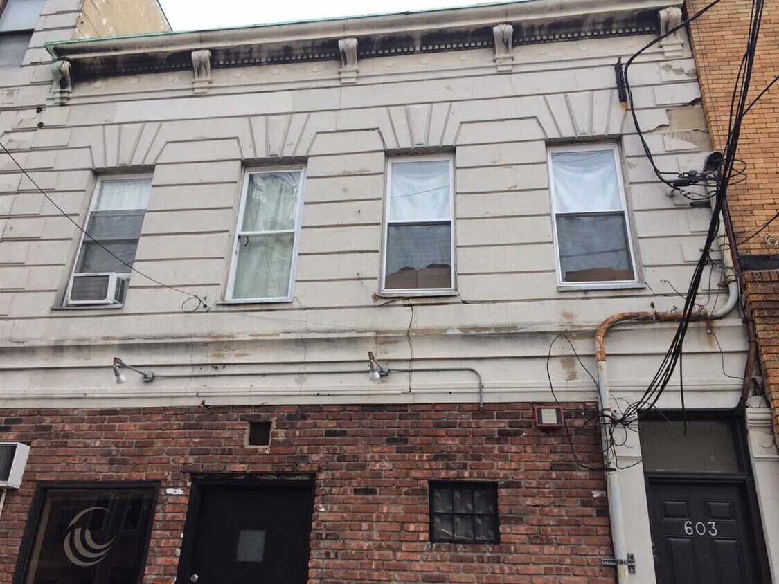 Primary Photo - 603 Adams St