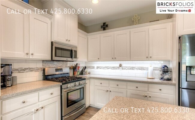 Foto del edificio - Embrace Elegance and Comfort in South Hill...