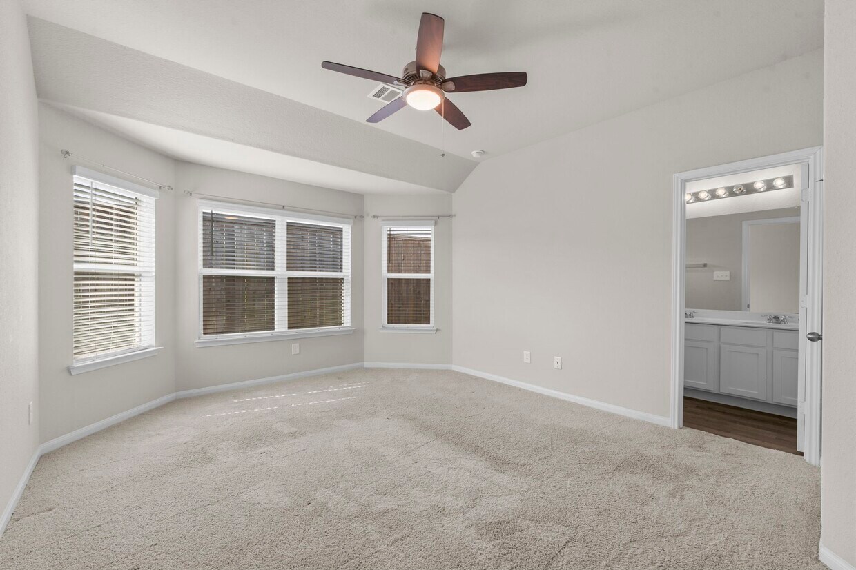 Building Photo - 14091 Chinook Dr