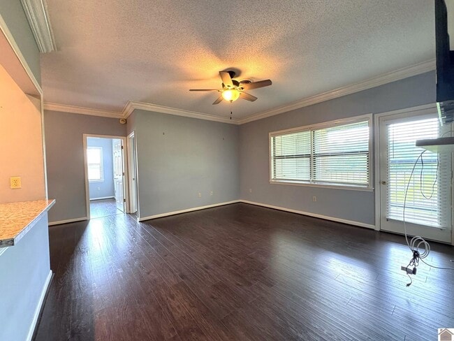 Building Photo - 1005 Southwood Dr