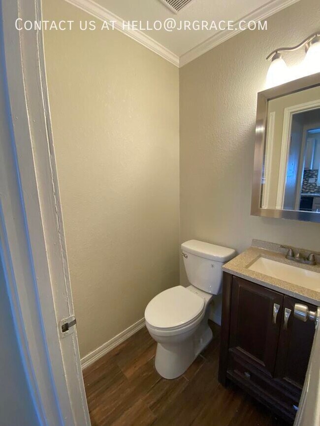 Foto del edificio - 1306 Chapel Creek Rd