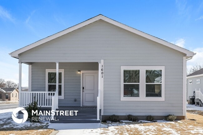 Building Photo - 1601 Daniel St