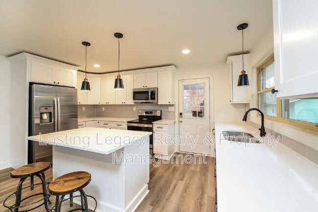 Building Photo - 147 Harmon Ave