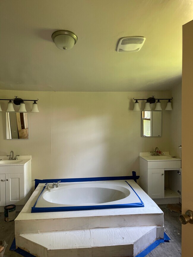 Building Photo - 2831 Oak Hill Cir