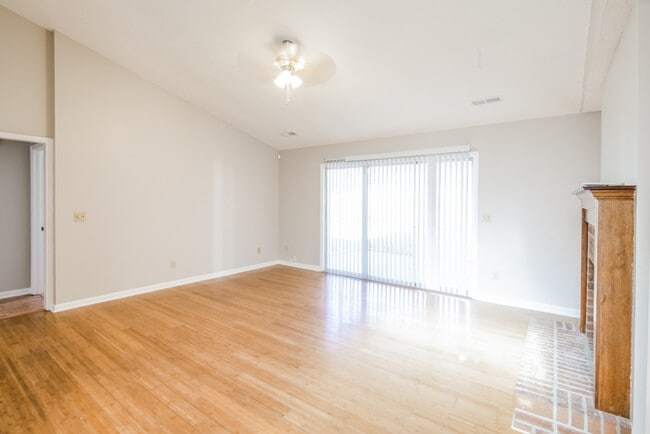 Building Photo - Inviting and Spacious 3 Bedroom Home in Summerville