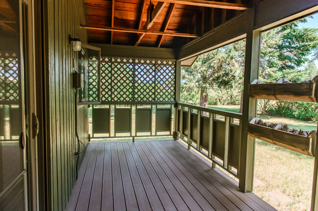 Covered Back Porch - 3405 Middle Rd