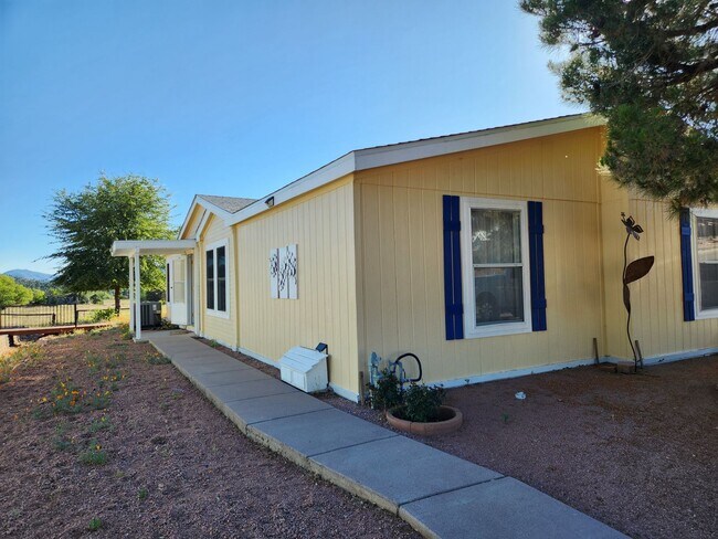 Building Photo - Amazing 3 bed / 2 bath - ADA Home