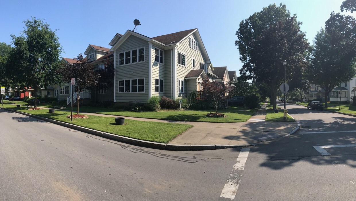 Primary Photo - 489 Humboldt St