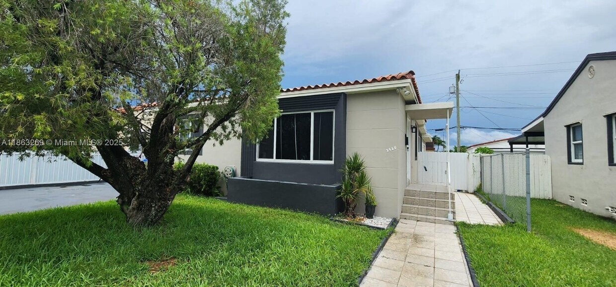 Foto principal - 3520 NW 20th St