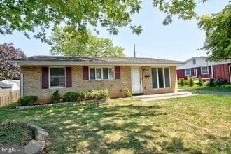 Building Photo - 285 Pinoak Dr