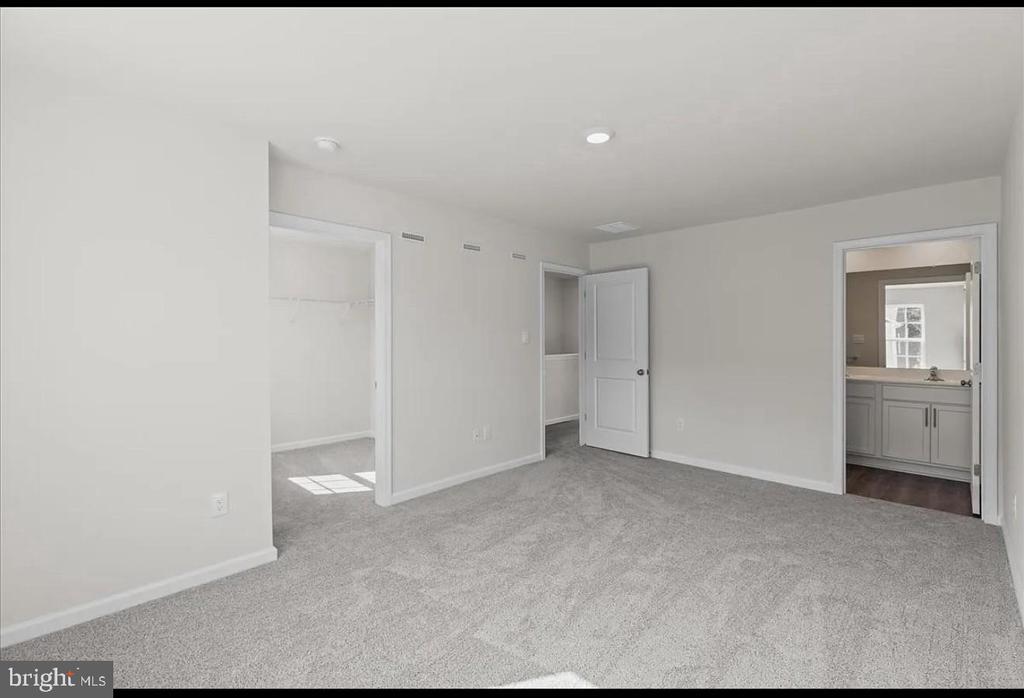 Building Photo - 31 Whaler Dr