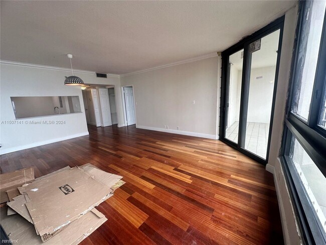 Foto del edificio - 1 br, 1.5 bath Condo - 520 Brickell Key Dr...