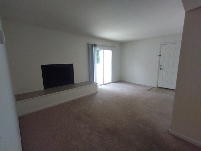 Building Photo - 600 Reusens Rd