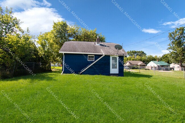 Foto del edificio - 3133 Woodrow Ave