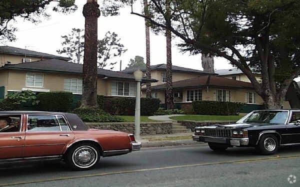 Building Photo - 1375 N Los Robles Ave