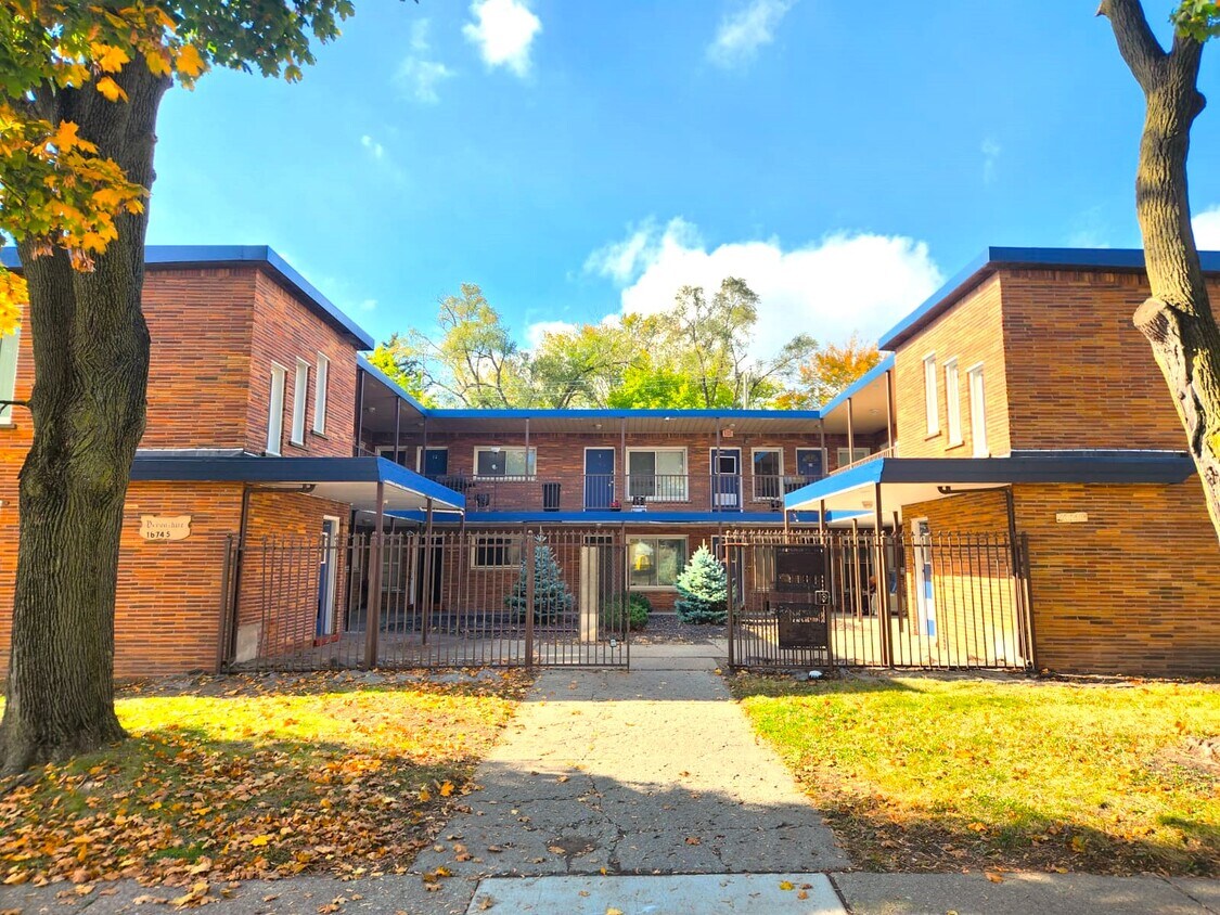 Primary Photo - 16745 Greenfield Rd