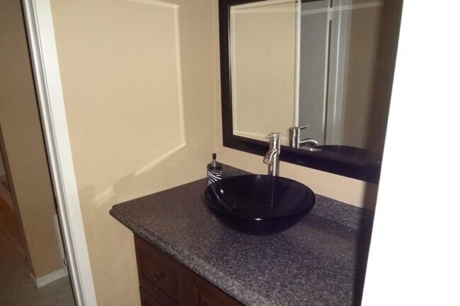 Foto del edificio - 12900 Walden Rd