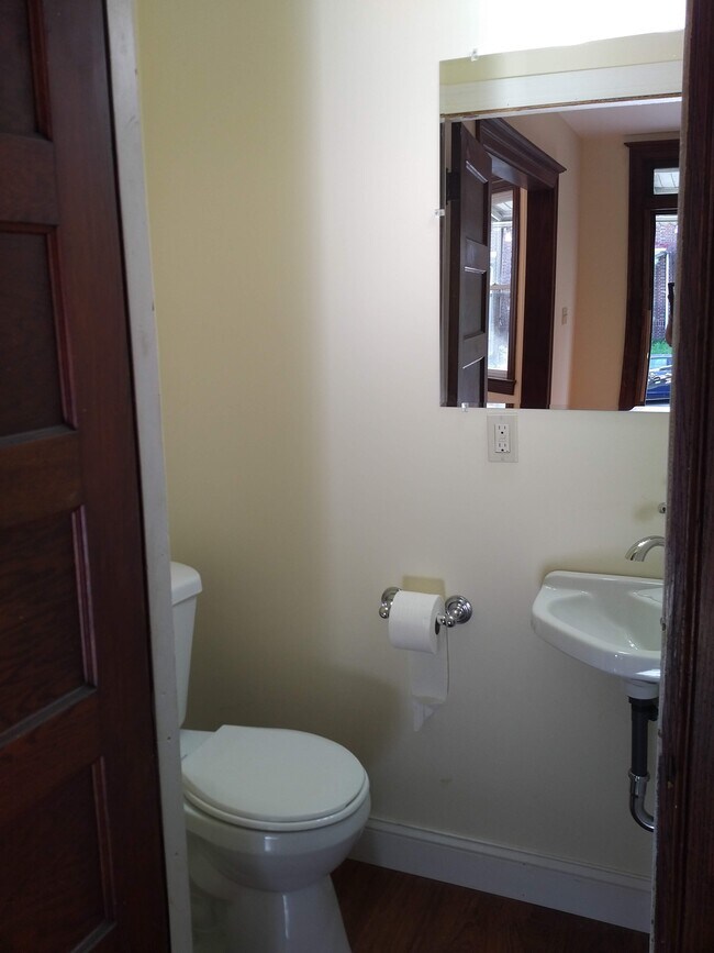 Foto del edificio - 3630 Warder St NW