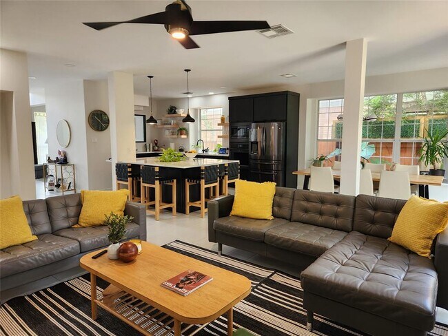 Foto del edificio - 10305 Ember Glen Dr
