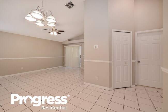 Building Photo - 2337 Donegan Pl