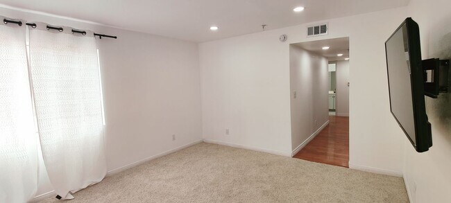 Foto del edificio - 108 W Maple St