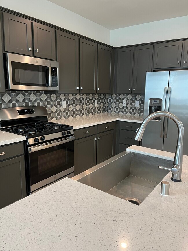 Building Photo - 30 Lilla Rosa St