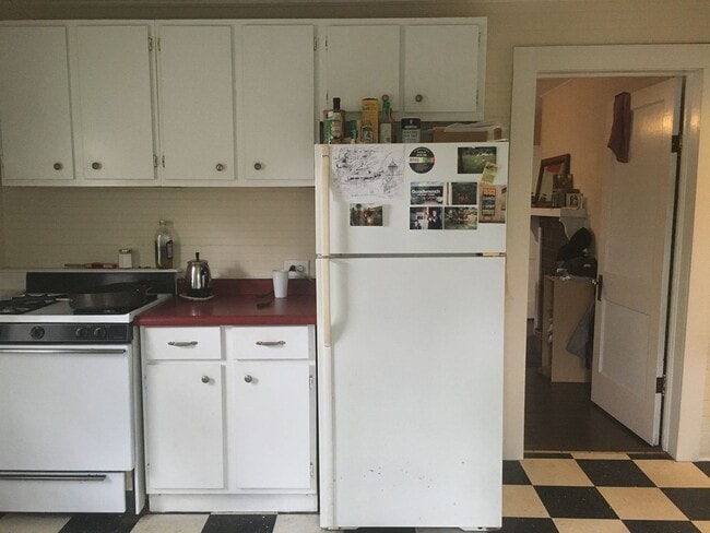 Building Photo - Live Easy on Easy St.!