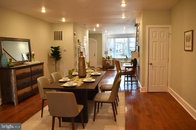 Foto del edificio - 5763 Woodcrest Ave