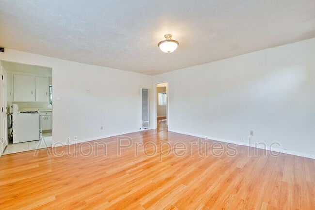 Building Photo - 1657 Latham St
